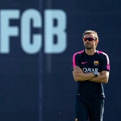 Enrique yang Getol Memakai Kacamata Hitam