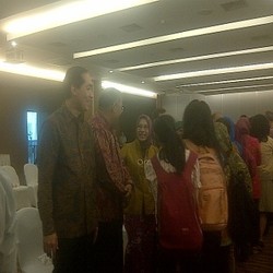 Tak Ditemani Istri Saat Halal Bihalal, Mendag Lutfi: Ibu Sedang Mudik