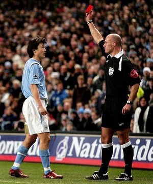 Sindiran City untuk Howard Webb yang Pensiun