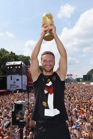 Valencia Dapatkan Mustafi