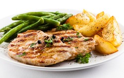 Ini Alasannya Steak Baik Disantap dengan Pelengkap Kentang