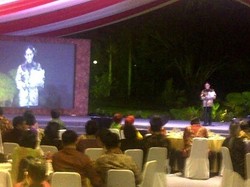 Taufik Ismail dan Dewi Yull Bacakan Puisi Karya SBY