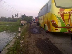 Kemacetan Parah di Comal karena Sistem Buka Tutup Jalur di Jembatan