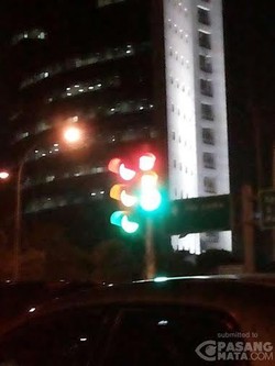 Lampu Lalin Menyala Semua, Macet di Pondok Pinang