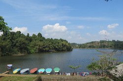 Situ Panjalu yang Cantik di Ciamis & Kisah Mistisnya