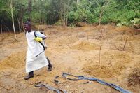 Potret Suasana Perang Lawan Ebola di Afrika: Tanah Lapang Jadi Kuburan