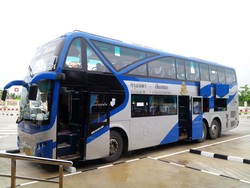 Pramugari & Kursi Pijat, Uniknya Bus di Thailand