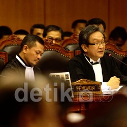 Pengacara Jokowi-JK Nilai Banyak Petitum Prabowo-Hatta yang Bombastis