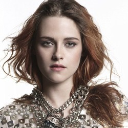 Dikritik Karena Sering Berwajah Masam di Foto, Ini Kata Kristen Stewart