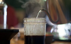 Gunakan Perbandingan Kopi Bubuk dan Air Ini untuk Meracik Kopi yang Enak