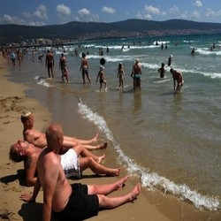 27.000 Ribu Turis Rusia Tak Bisa Pulang Gara-gara Sanksi AS