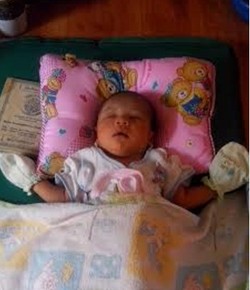 Ini Siti Annisa, Bayi Cantik yang Tidak Punya Anus dan Butuh Bantuan