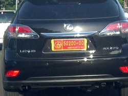 Lexus Berpelat Dinas TNI Seliweran di Jalanan Jakarta