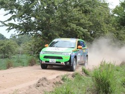 Mitsubishi Outlander Satu-satunya Mobil Listrik di Asia Cross Country Rally