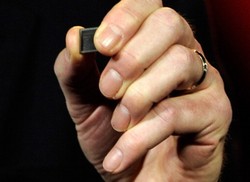 Ponsel Ini Kuat Bernyanyi 60 Jam