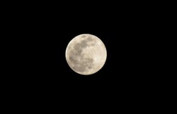 Begini Indahnya Supermoon di Langit Jakarta