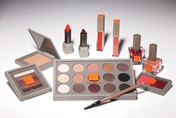 Brooke Shield Akan Berkolaborasi dengan MAC Rilis Kosmetik Edisi Khusus