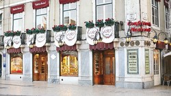 Pencinta Pastry Wajib Mampir ke Toko Kue Tertua di Eropa Ini (1)