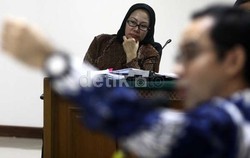 Pengacara: Tuntutan 10 Tahun Ratu Atut Berlebihan