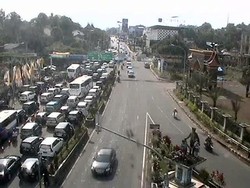 Lalu Lintas di Puncak, Langganan Macet di Akhir Pekan Tetap Saja Tak Bikin Kapok