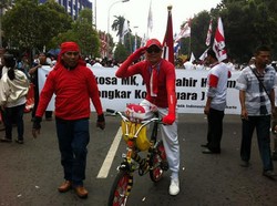 Dukung Prabowo, Kakek ini Gowes Sepeda dari Pondok Indah ke MK