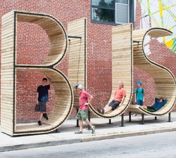 Halte Bus Artistik dan Nyaman ala Sentuhan Seniman