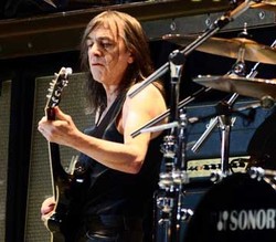 Gitaris Malcolm Young Diragukan Dapat Tampil Kembali Dengan AC/DC