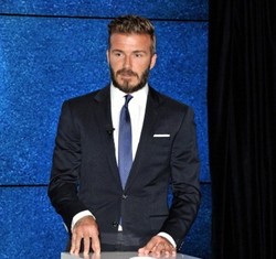 David Beckham Pria Paling Tampan dalam Setelan Jas
