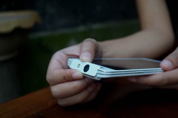 Oppo N1 Mini: Si Mungil dengan Kamera Putar