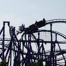 24 Penumpang Roller Coaster AS Terjebak di Ketinggian 13 Meter