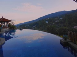 Ini Tempat Berenang di Sisi Jurang Puncak, Cisarua