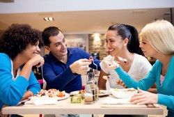 Lebih Suka Makan di Luar Rumah? Jangan Heran Bobot Melonjak, Ini Sebabnya