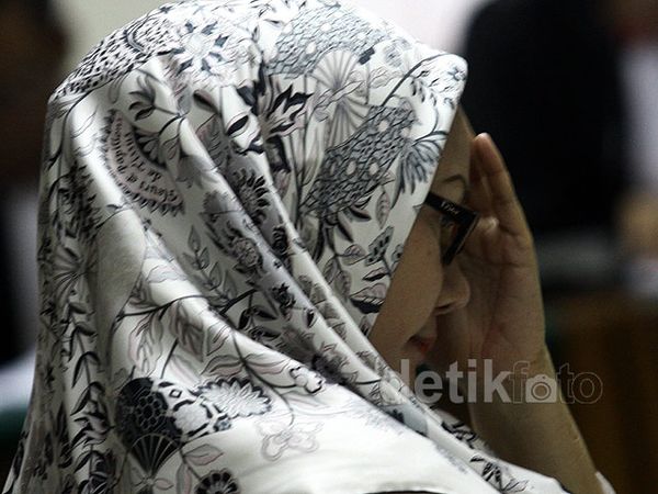 Ratu Atut Dituntut 10 Tahun Penjara