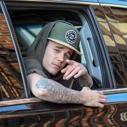 Justin Bieber Rencanakan Album Akustik?