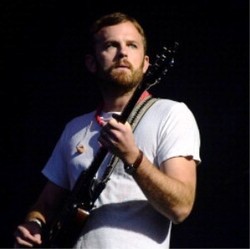 Bus Tur Kecelakaan, Kings of Leon Tunda Konser di New York