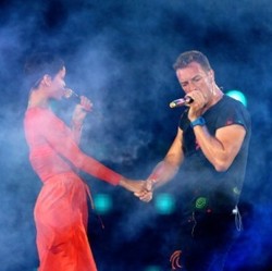 Chris Martin: Tulis Lagu untuk Rihanna Seperti Menang American Idol