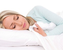 Bantal yang Sudah Lapuk Bisa Jadi Penyebab Wajah Berjerawat