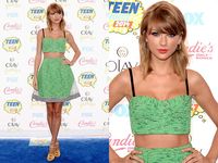 Taylor Swift Pamer Perut Langsing di Teen Choice Awards 2014