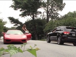 Terbukti, Wanita Pengendara Ferrari Bikin Lumer Hati Pria