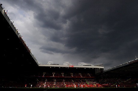 Mencoba Mengusir Awan Kelabu di Atas Old Trafford