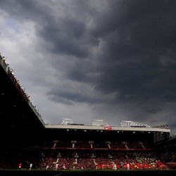 Mencoba Mengusir Awan Kelabu di Atas Old Trafford