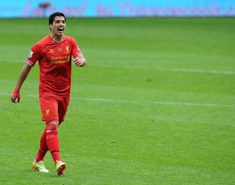 Liverpool Copot Poster Raksasa Suarez di Anfield