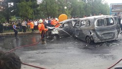 Ledakan Keras Terdengar Saat Freed, Avanza, dan Taksi Terbakar di Bintaro