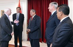 Senator AS John McCain Percaya Indonesia Bisa Cegah ISIS