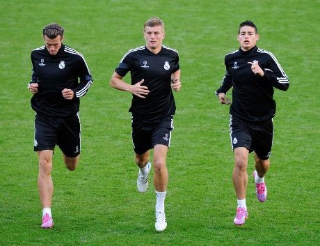 Kroos dan James Dipastikan Main Hadapi Sevilla