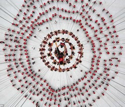 120 Murid Seni Beladiri Menari di Udara