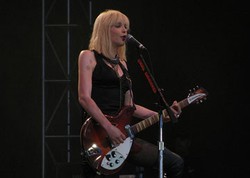 Courtney Love Habiskan Uang Nirvana Sebesar Rp 300 Miliar