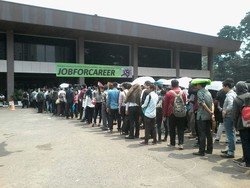 Penampakan Antrean Pemburu Kerja yang Mengular di Senayan
