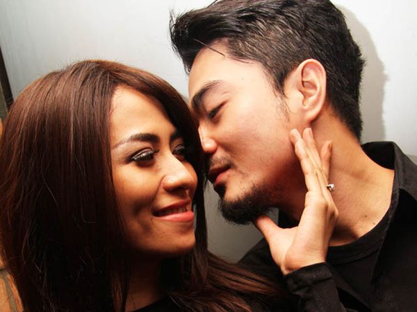 Cinta Penelope dan Dony Pamer Kemesraan