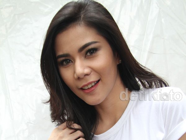 Adik Olla Ramlan Eksis Jadi Artis